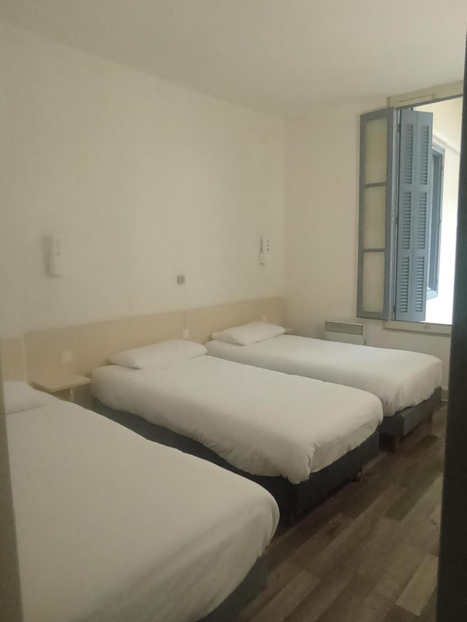 Hotel Croix Des Nordistes Lourdes Habitación foto