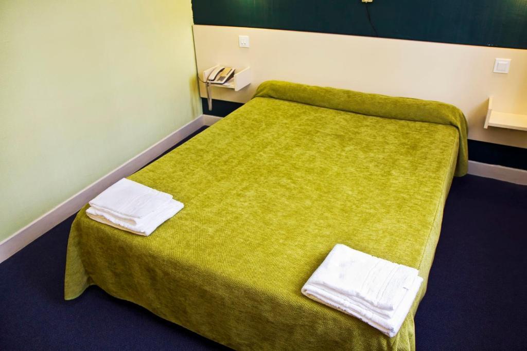 Hotel Croix Des Nordistes Lourdes Habitación foto